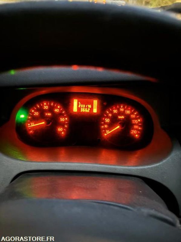 RENAULT TRAFIC - Furgon: slika 1 RENAULT TRAFIC - Furgon: slika 1