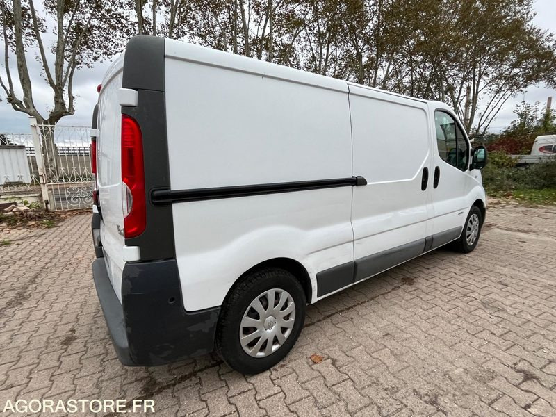 RENAULT TRAFIC L2H1 - 2013 / 202 310 KM - Furgon: slika 4 RENAULT TRAFIC L2H1 - 2013 / 202 310 KM - Furgon: slika 4