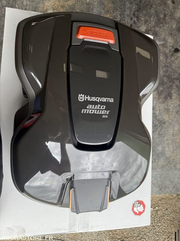 ROBOT de tonte NEUF 305 Husqvarna Unitaire - Baštenska kosačica: slika 1 ROBOT de tonte NEUF 305 Husqvarna Unitaire - Baštenska kosačica: slika 1