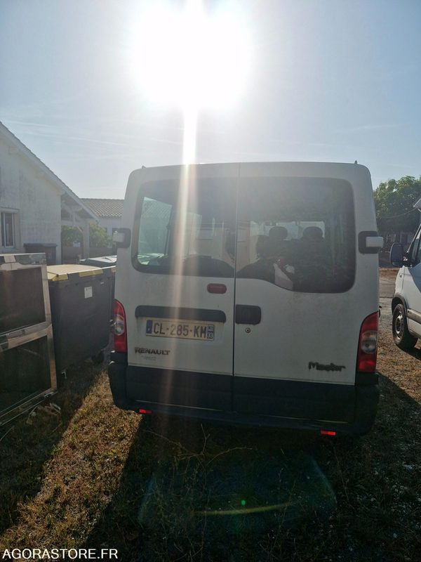 Ranault Master II AUTOBUS/AUTOCAR 2.5 DCI 160545kms 2007 - Minibus, Putnički kombi: slika 4 Ranault Master II AUTOBUS/AUTOCAR 2.5 DCI 160545kms 2007 - Minibus, Putnički kombi: slika 4