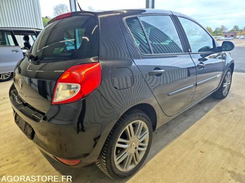 Renault Clio III Phase 2 – TomTom Edition 1.2 75 – 2011 – Seulement 33 200 km – - Automobil: slika 2 Renault Clio III Phase 2 – TomTom Edition 1.2 75 – 2011 – Seulement 33 200 km – - Automobil: slika 2