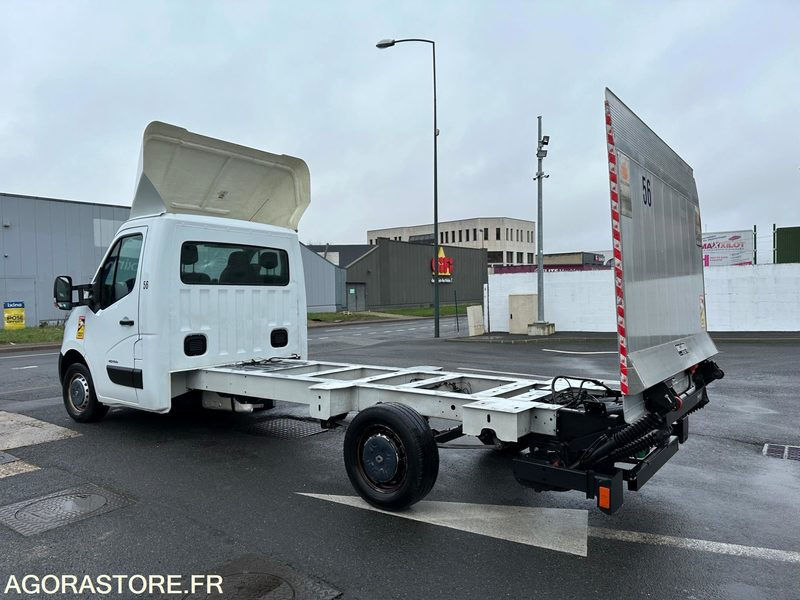 Renault Master III 2.3 DCI Plateau avec Hayon - Kamion sa golom šasijom i zatvorenom kabinom: slika 4 Renault Master III 2.3 DCI Plateau avec Hayon - Kamion sa golom šasijom i zatvorenom kabinom: slika 4