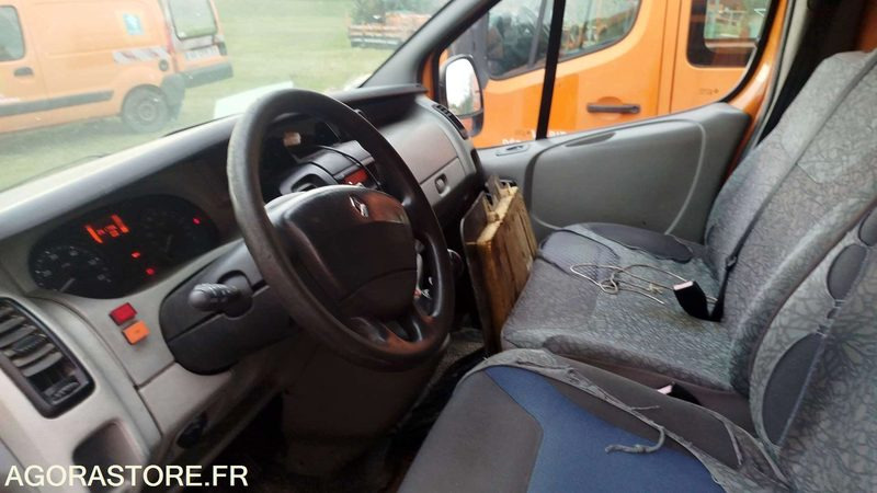Renault Trafic - 2007 - 261796km - 608BZX31 - Furgon: slika 5 Renault Trafic - 2007 - 261796km - 608BZX31 - Furgon: slika 5