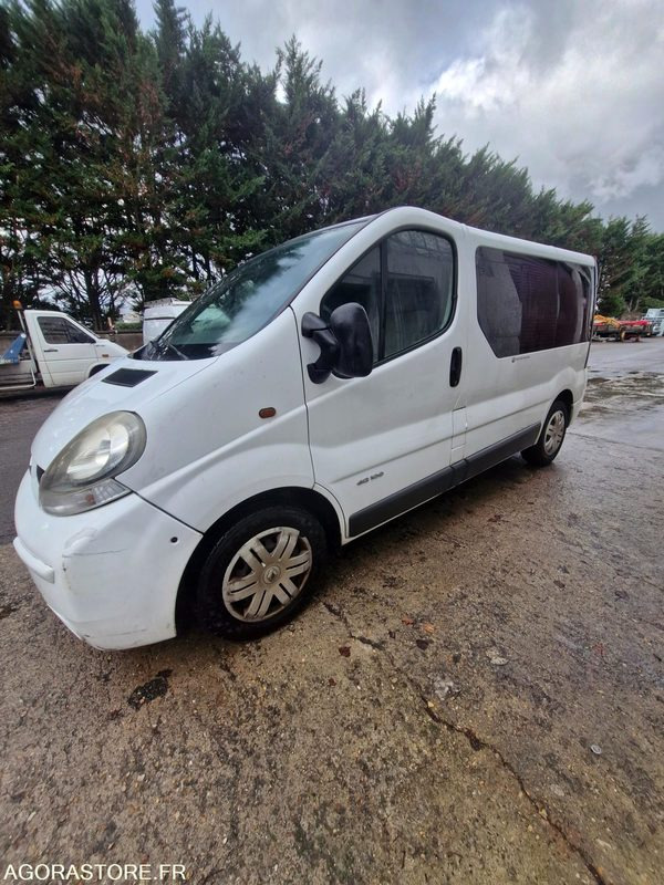 Renault trafic passenger 1.9 dci 100 cv 244744 kms CLIM ,CHAUDIERE - Minibus, Putnički kombi: slika 1 Renault trafic passenger 1.9 dci 100 cv 244744 kms CLIM ,CHAUDIERE - Minibus, Putnički kombi: slika 1