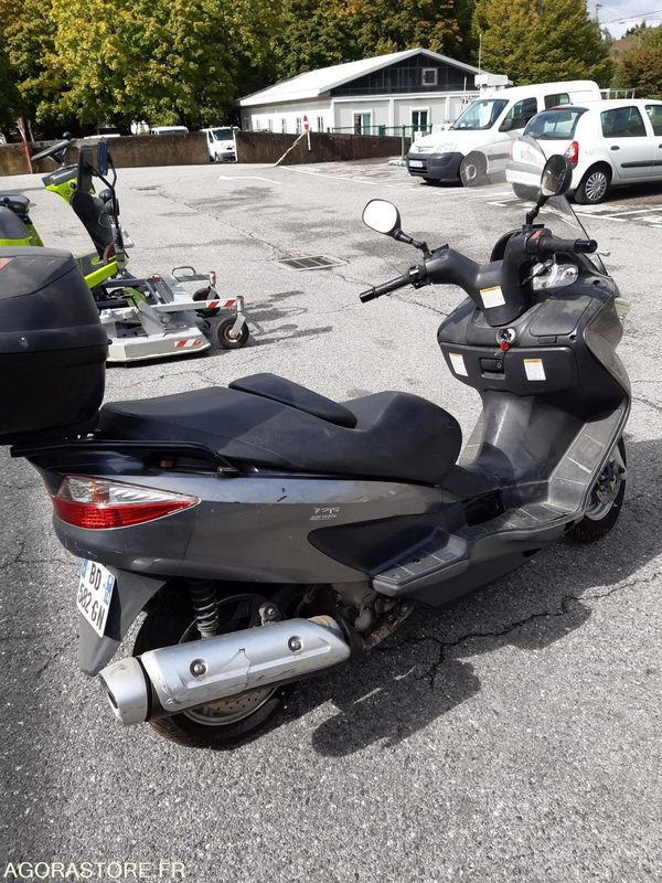 SCOOTER SUZUKI 125 - Motocikl: slika 2 SCOOTER SUZUKI 125 - Motocikl: slika 2