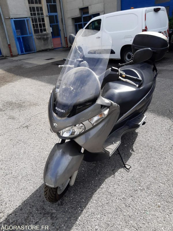 SCOOTER SUZUKI 125 - Motocikl: slika 1 SCOOTER SUZUKI 125 - Motocikl: slika 1