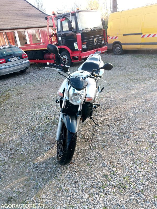 Suzuki GSR600 - Motocikl: slika 3 Suzuki GSR600 - Motocikl: slika 3