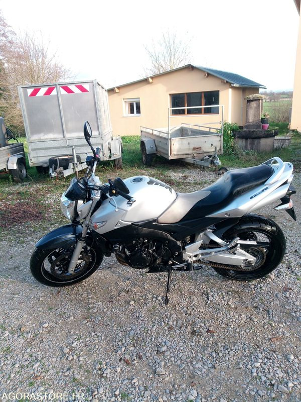 Suzuki GSR600 - Motocikl: slika 2 Suzuki GSR600 - Motocikl: slika 2
