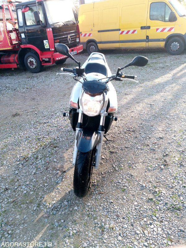 Suzuki GSR600 - Motocikl: slika 1 Suzuki GSR600 - Motocikl: slika 1