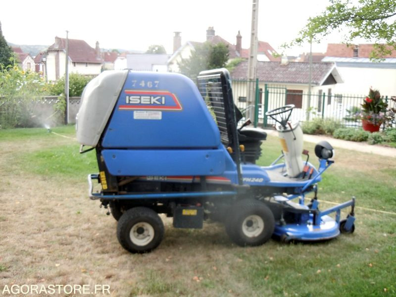 TONDEUSE AUTOPORTÉE ISEKI - Baštenska kosačica: slika 3 TONDEUSE AUTOPORTÉE ISEKI - Baštenska kosačica: slika 3