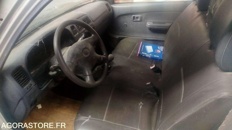 TOYOTA HILUX - 225000KM - 2003 - Dostavno vozilo kiper: slika 4 TOYOTA HILUX - 225000KM - 2003 - Dostavno vozilo kiper: slika 4