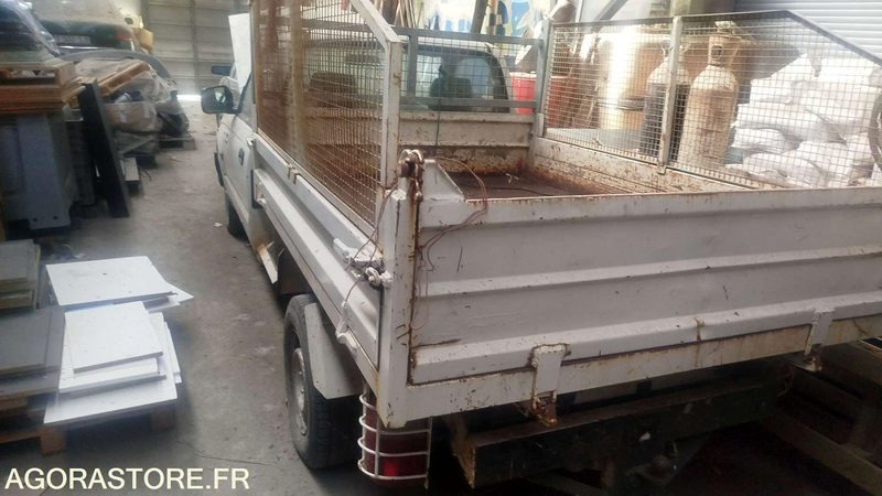 TOYOTA HILUX - 225000KM - 2003 - Dostavno vozilo kiper: slika 1 TOYOTA HILUX - 225000KM - 2003 - Dostavno vozilo kiper: slika 1