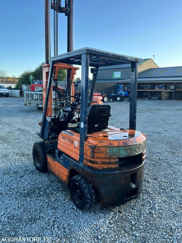 TOYOTA chariot levée libre TOYOTA 025FD18 Diesel - Dizel viljuškar: slika 5 TOYOTA chariot levée libre TOYOTA 025FD18 Diesel - Dizel viljuškar: slika 5