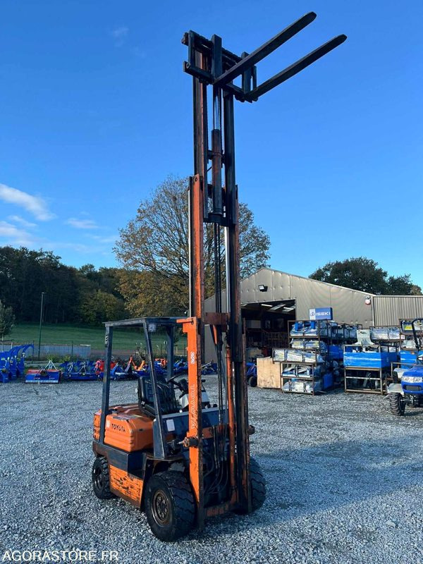 TOYOTA chariot levée libre TOYOTA 025FD18 Diesel - Dizel viljuškar: slika 4 TOYOTA chariot levée libre TOYOTA 025FD18 Diesel - Dizel viljuškar: slika 4