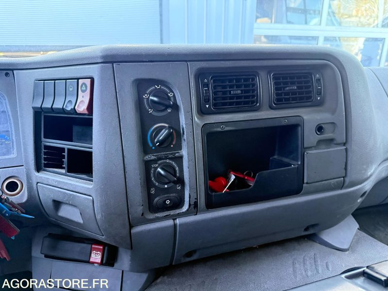 Tegljač RENAULT 320 DCI - 2006 - 549 396km: slika 12 Tegljač RENAULT 320 DCI - 2006 - 549 396km: slika 12