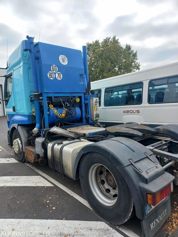 TRACTEUR RENAULT TRUCKS AVEC POMPE DK258VR (vente uniquement export) - Tegljač: slika 2 TRACTEUR RENAULT TRUCKS AVEC POMPE DK258VR (vente uniquement export) - Tegljač: slika 2