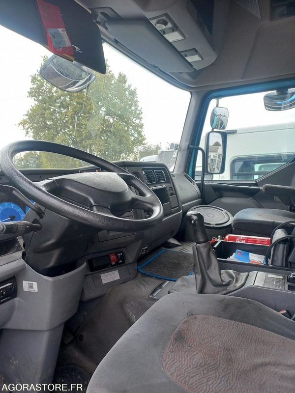 TRACTEUR RENAULT TRUCKS AVEC POMPE DK258VR (vente uniquement export) - Tegljač: slika 4 TRACTEUR RENAULT TRUCKS AVEC POMPE DK258VR (vente uniquement export) - Tegljač: slika 4