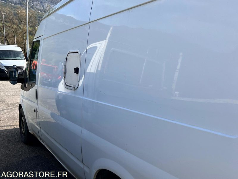 UTILITAIRE FORD TRANSIT - 2011 / 160 000 KM - MOTEUR HS - Furgon: slika 4 UTILITAIRE FORD TRANSIT - 2011 / 160 000 KM - MOTEUR HS - Furgon: slika 4
