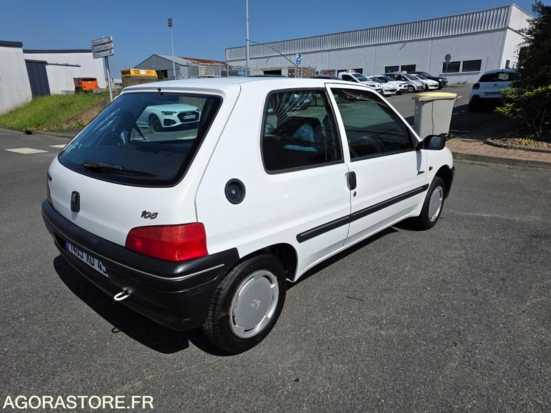 Véhicule Peugeot 106 - Automobil: slika 4 Véhicule Peugeot 106 - Automobil: slika 4