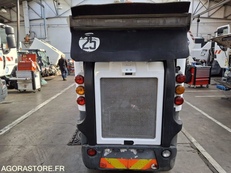 Balayeuse SCHMITH 2M3 SWINGO 200 - Autočistilica: slika 4 Balayeuse SCHMITH 2M3 SWINGO 200 - Autočistilica: slika 4