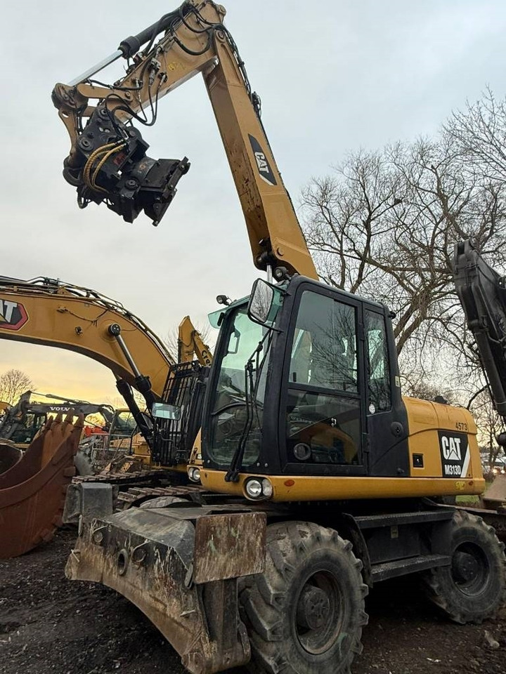 CAT 313 D - Bager točkaš: slika 2 CAT 313 D - Bager točkaš: slika 2