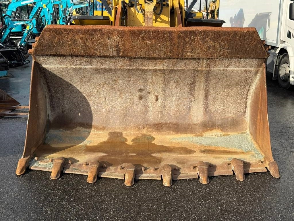 CAT 966M - Utovarivač točkaš: slika 2 CAT 966M - Utovarivač točkaš: slika 2