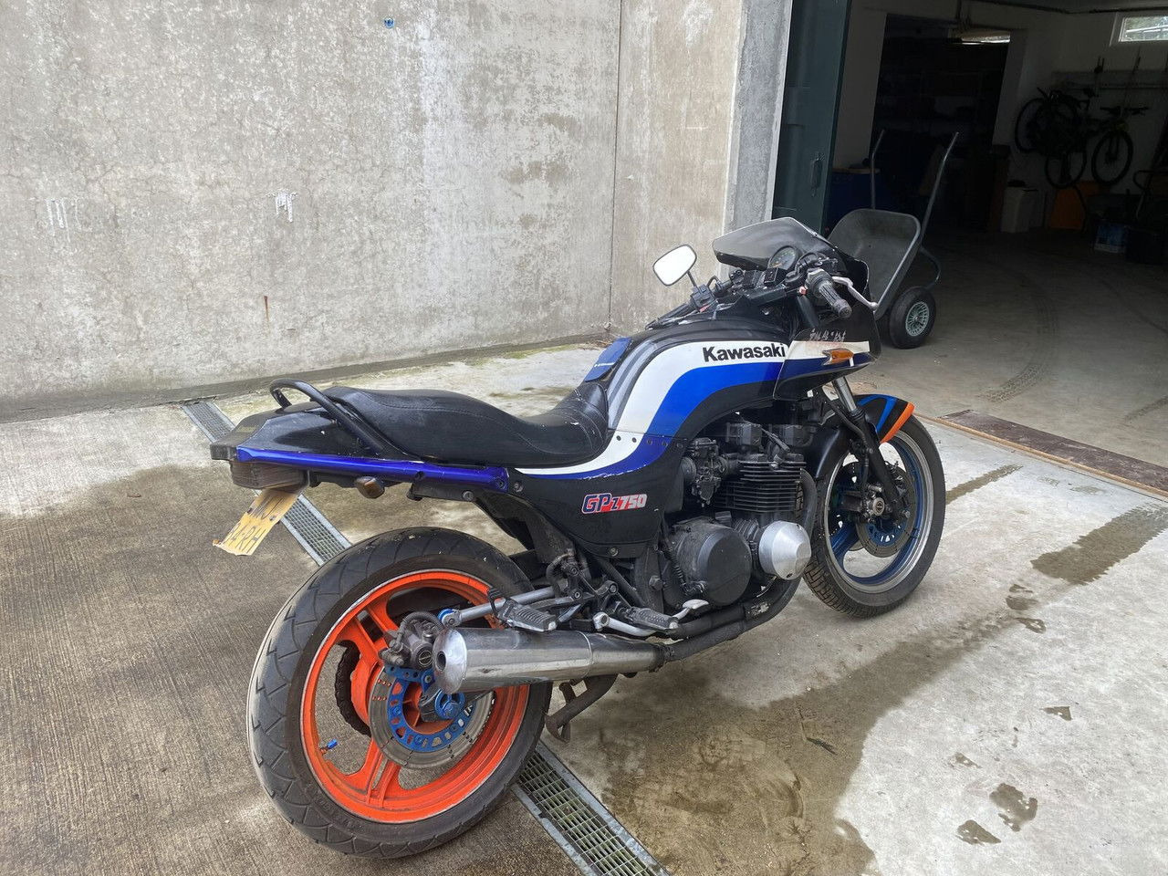 Kawasaki GPZ 750 - Motocikl: slika 2 Kawasaki GPZ 750 - Motocikl: slika 2