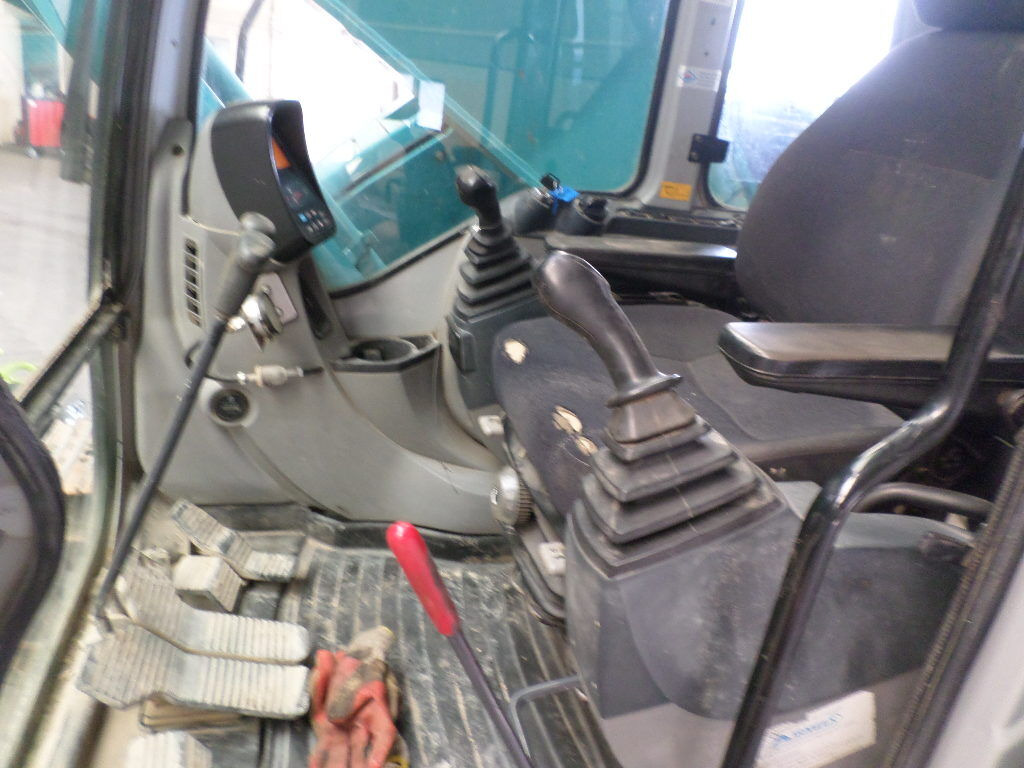 Bager guseničar Kobelco Kobelco NH E 235 BSR-2: slika 15