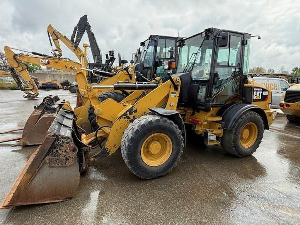 CAT 908M - Utovarivač točkaš: slika 1 CAT 908M - Utovarivač točkaš: slika 1