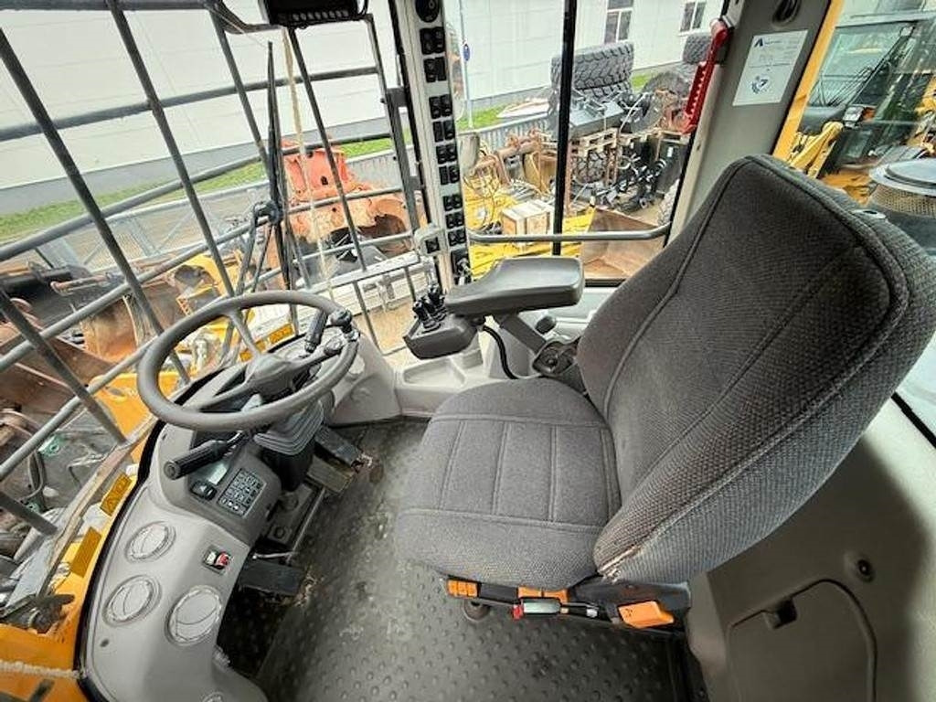 Volvo L110G - Utovarivač točkaš: slika 4 Volvo L110G - Utovarivač točkaš: slika 4