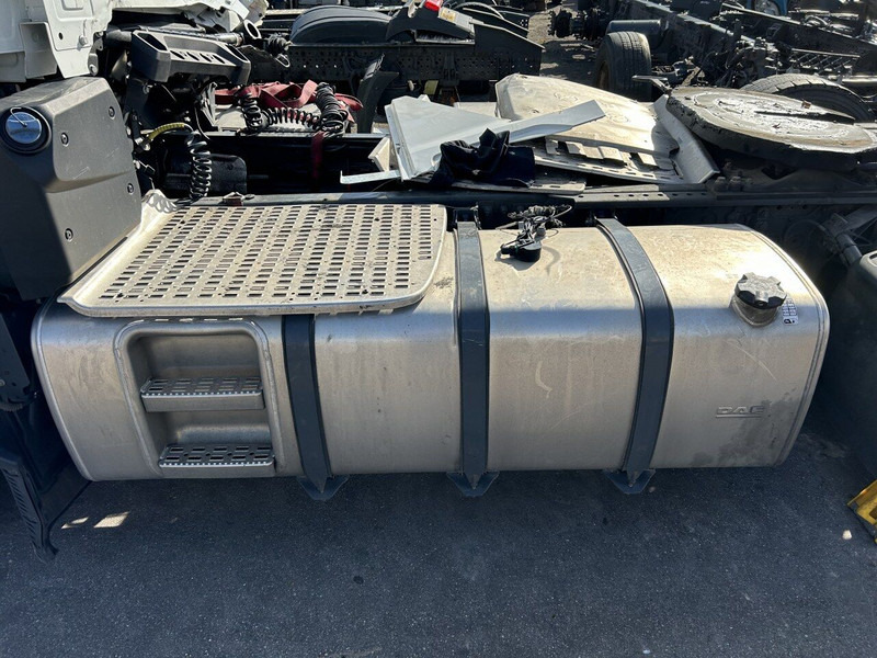 DAF 765 liters 620x675x2112 with step, complete set - Rezervoar za gorivo za Kamion: slika 1 DAF 765 liters 620x675x2112 with step, complete set - Rezervoar za gorivo za Kamion: slika 1
