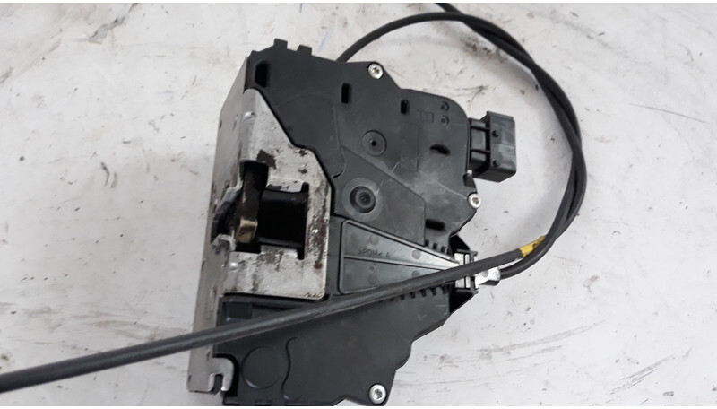 Mercedes-Benz left side door lock - Karoserija i eksterijer za Kamion: slika 3 Mercedes-Benz left side door lock - Karoserija i eksterijer za Kamion: slika 3