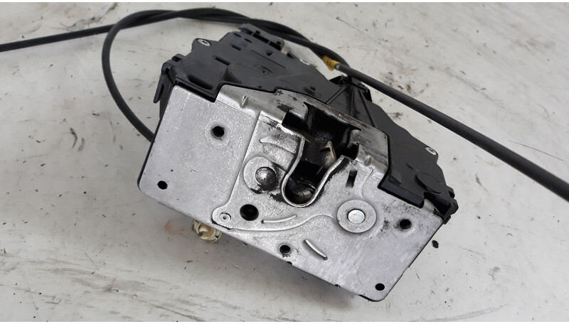 Mercedes-Benz left side door lock - Karoserija i eksterijer za Kamion: slika 1 Mercedes-Benz left side door lock - Karoserija i eksterijer za Kamion: slika 1