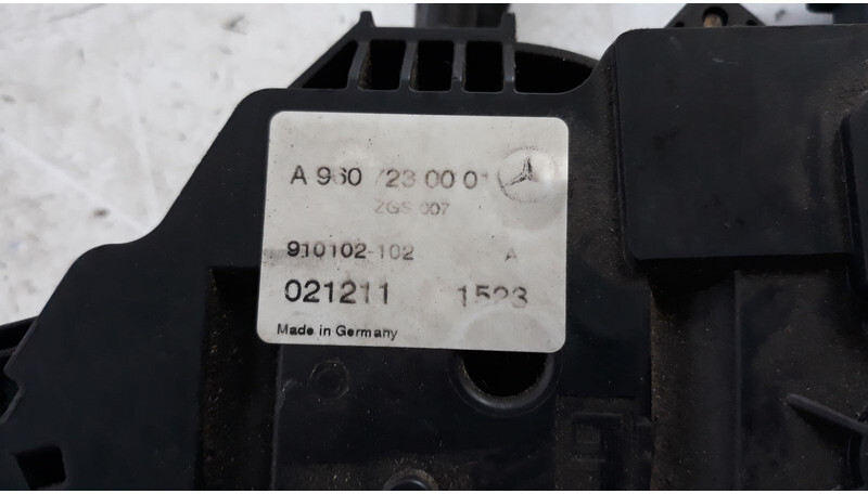 Mercedes-Benz left side door lock - Karoserija i eksterijer za Kamion: slika 5 Mercedes-Benz left side door lock - Karoserija i eksterijer za Kamion: slika 5