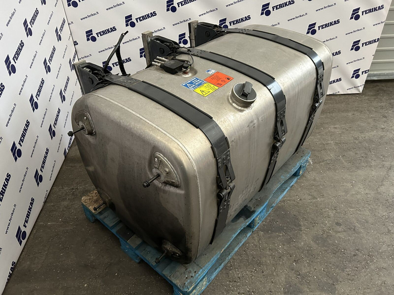 Scania 525L complete fuel tank with fuel optimiser brackets 700x725x124 - Rezervoar za gorivo za Kamion: slika 2 Scania 525L complete fuel tank with fuel optimiser brackets 700x725x124 - Rezervoar za gorivo za Kamion: slika 2
