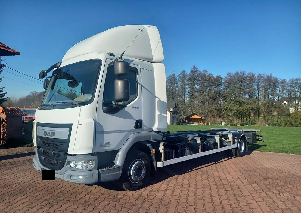 DAF 45 - Kamion za prevoz kontejnera/ Kamion sa promenjivim sandukom: slika 2 DAF 45 - Kamion za prevoz kontejnera/ Kamion sa promenjivim sandukom: slika 2