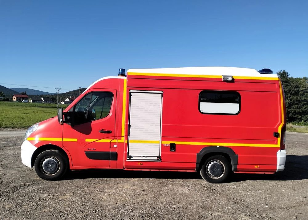 Renault Master III 2.3 ambulans karetka kontener straż pogotowie - Vozilo hitne pomoći: slika 2 Renault Master III 2.3 ambulans karetka kontener straż pogotowie - Vozilo hitne pomoći: slika 2