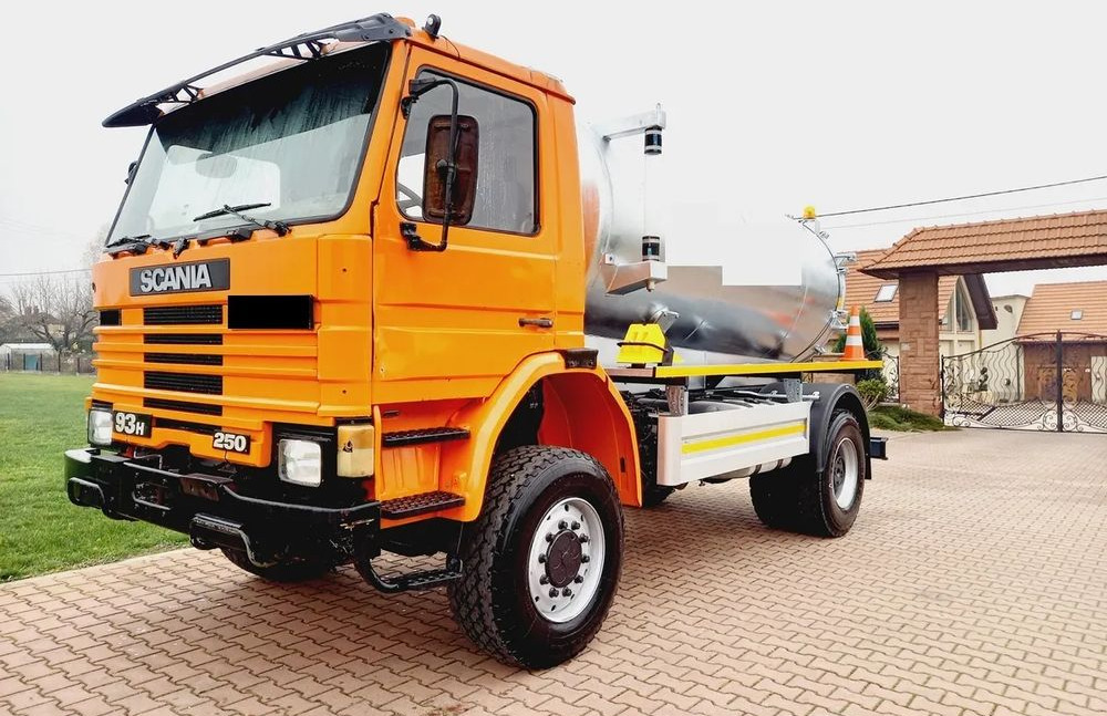 Scania 93 H 4X4 ALLROAD 4 WD - Kamion cisterna: slika 1 Scania 93 H 4X4 ALLROAD 4 WD - Kamion cisterna: slika 1