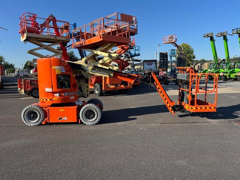 JLG E300 AJP elektro 11m (1791) - Zglobna platforma: slika 1 JLG E300 AJP elektro 11m (1791) - Zglobna platforma: slika 1