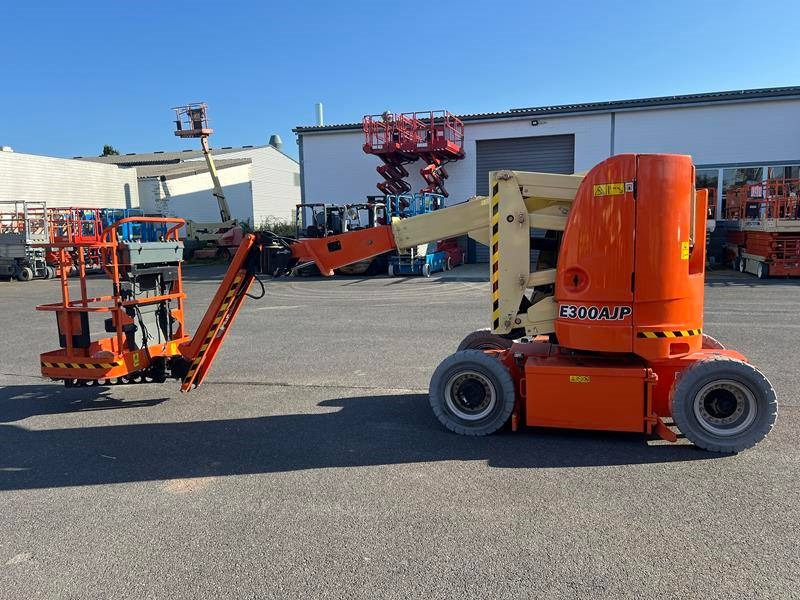 JLG E300 AJP elektro 11m (1791) - Zglobna platforma: slika 5 JLG E300 AJP elektro 11m (1791) - Zglobna platforma: slika 5