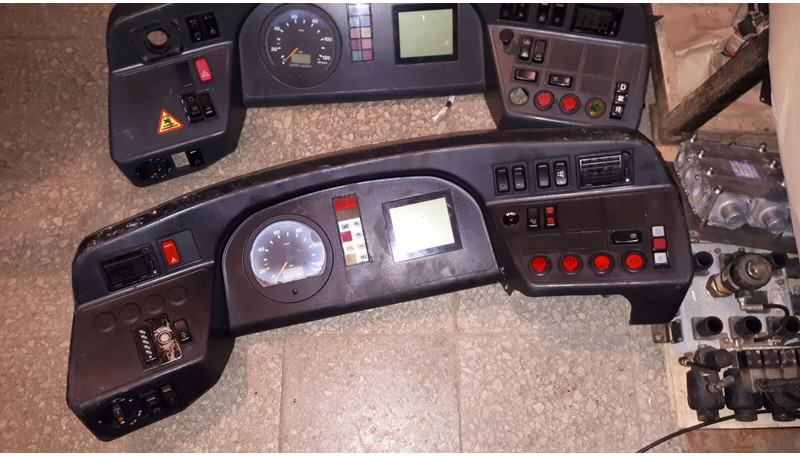 Mercedes-Benz D-78052VS - Komandna tabla: slika 1 Mercedes-Benz D-78052VS - Komandna tabla: slika 1
