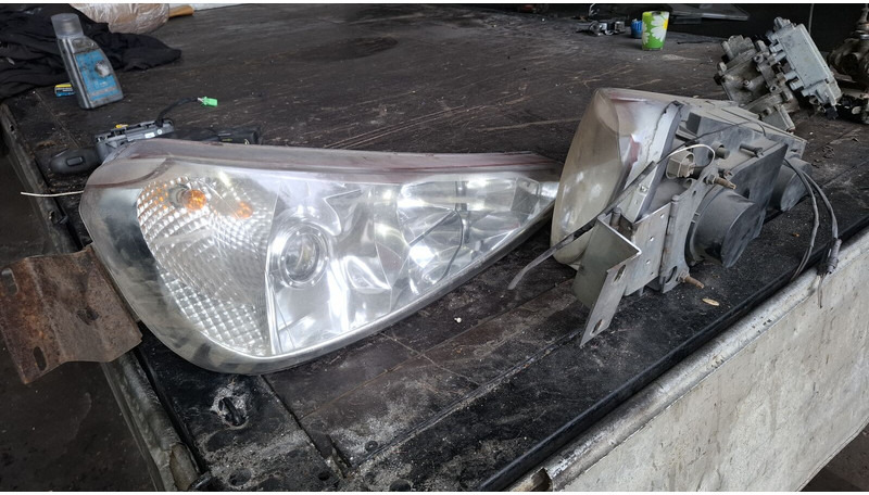 Scania Иризар Volvo. Ман. Мерседес - Prednja svetla: slika 1 Scania Иризар Volvo. Ман. Мерседес - Prednja svetla: slika 1