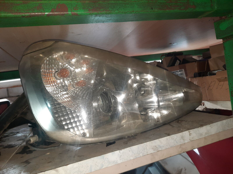 Scania Иризар Volvo. Ман. Мерседес - Prednja svetla: slika 4 Scania Иризар Volvo. Ман. Мерседес - Prednja svetla: slika 4