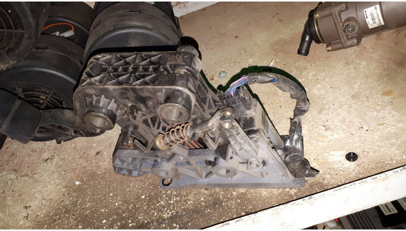 Scania педаль газа - Motor i delovi: slika 3 Scania педаль газа - Motor i delovi: slika 3