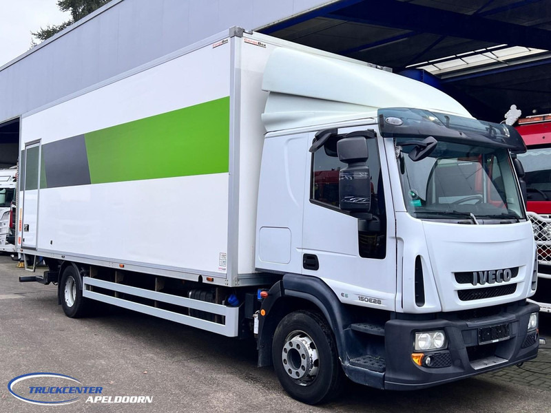 Iveco Eurocargo 150E28 175.650 km, AC, 3 Stoelen, 2000 kg lift, 6 Cilinder - Kamion sa zatvorenim sandukom: slika 1 Iveco Eurocargo 150E28 175.650 km, AC, 3 Stoelen, 2000 kg lift, 6 Cilinder - Kamion sa zatvorenim sandukom: slika 1