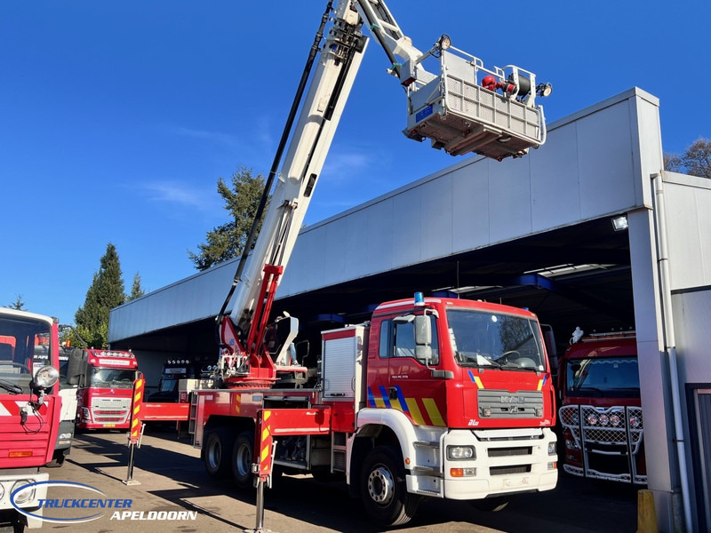 MAN TGA 26.350 Magirus ALP 320L = 32 meter, Waterpump, 6x4, Steel springs - Vatrogasni kamion: slika 2 MAN TGA 26.350 Magirus ALP 320L = 32 meter, Waterpump, 6x4, Steel springs - Vatrogasni kamion: slika 2