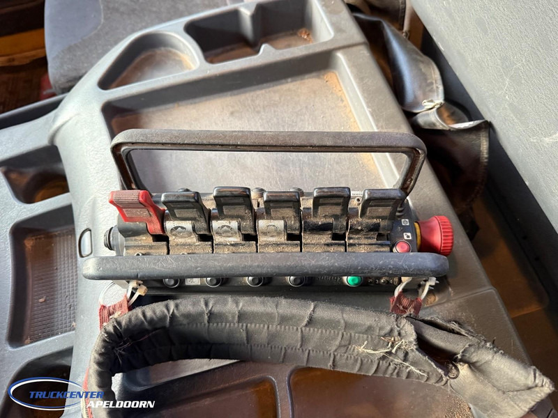 Lizing Scania P124-420 8x4 Naafreductie, Bladgeveerd, Handgeschakeld, HIAB 322 E5 Scania P124-420 8x4 Naafreductie, Bladgeveerd, Handgeschakeld, HIAB 322 E5: slika 8 Lizing Scania P124-420 8x4 Naafreductie, Bladgeveerd, Handgeschakeld, HIAB 322 E5 Scania P124-420 8x4 Naafreductie, Bladgeveerd, Handgeschakeld, HIAB 322 E5: slika 8