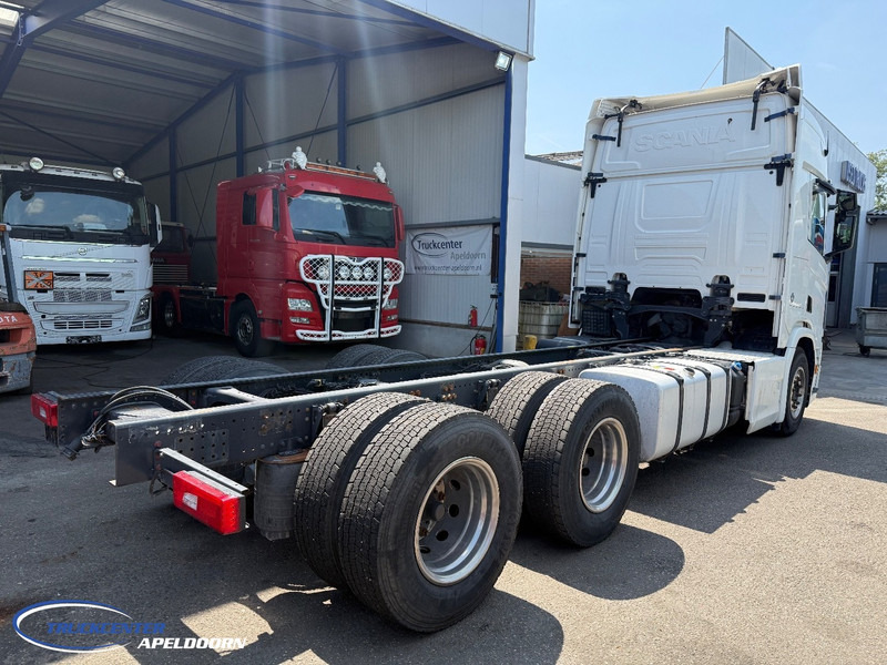 Scania R650 V8 NGS 6x4, Standclima, Retarder, PTO - Kamion sa golom šasijom i zatvorenom kabinom: slika 2 Scania R650 V8 NGS 6x4, Standclima, Retarder, PTO - Kamion sa golom šasijom i zatvorenom kabinom: slika 2