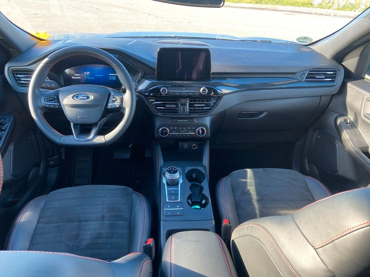 Ford Kuga Plug-In Hybrid ST-Line X - SUV: slika 4 Ford Kuga Plug-In Hybrid ST-Line X - SUV: slika 4