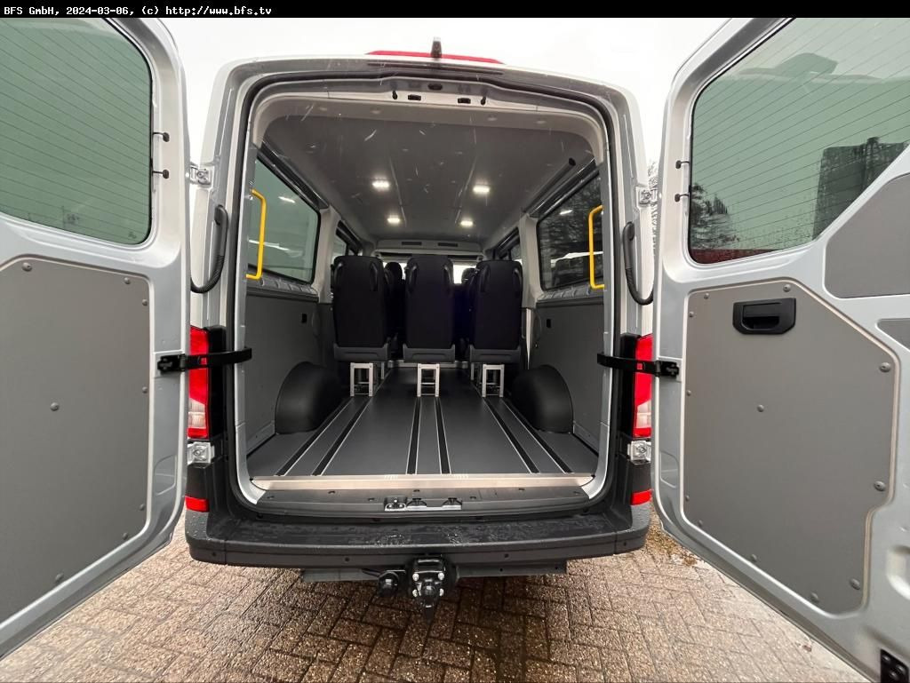 MAN TGE 3.180 4x2 F SB TGE 9-Sitzer - Putnički kombi: slika 4 MAN TGE 3.180 4x2 F SB TGE 9-Sitzer - Putnički kombi: slika 4